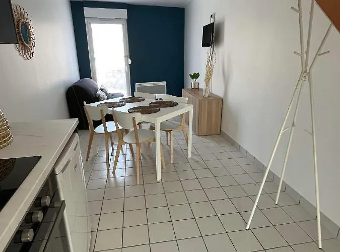 Anselme, F2 Duplex Avec Cour Commune Et Proche De La Mer ,2