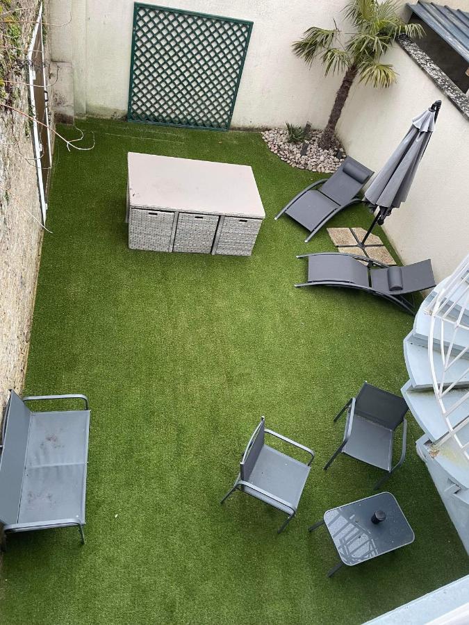 Anselme, F2 Duplex Avec Cour Commune Et Proche De La ,2 *